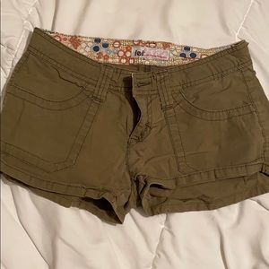 L.E.I short shorts, green camo size 0